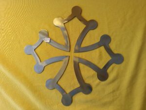 Croix occitane 35 cm vide à l'intérieur 2 mm d'épaisseur 25 euro